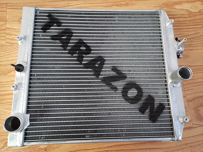 本田思域的TARAZON铝合金抛光铝散热器